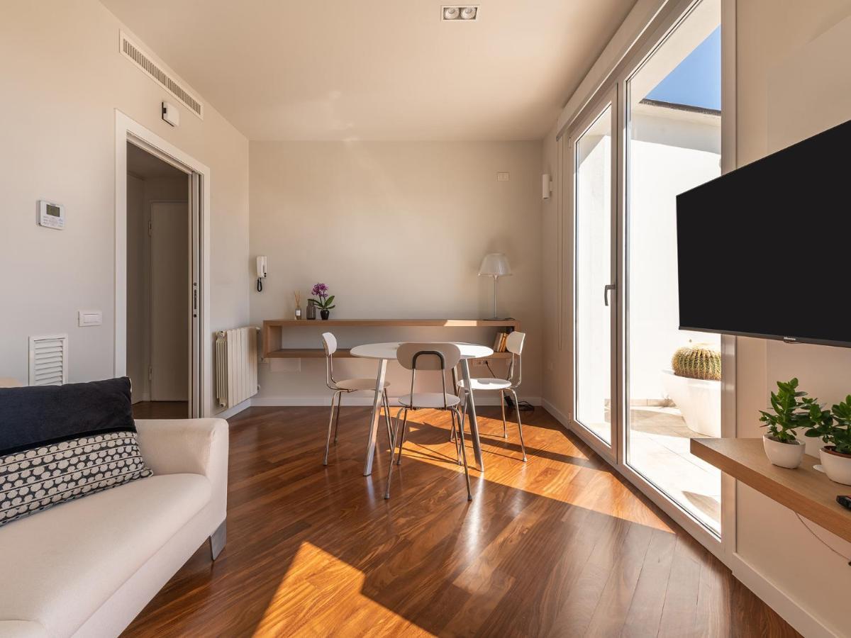 Penthouse Center Apartment Cagliari Bagian luar foto
