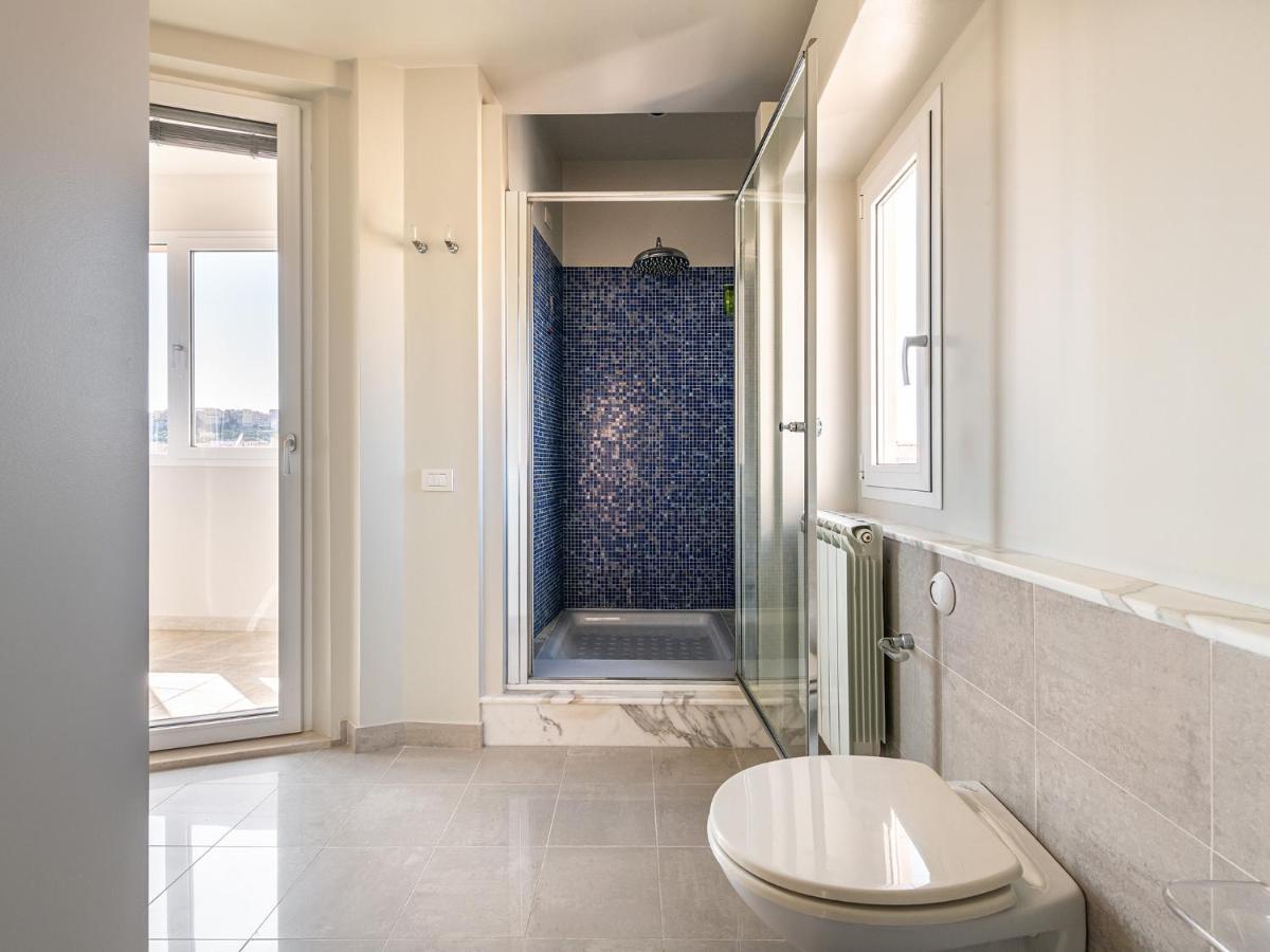Penthouse Center Apartment Cagliari Bagian luar foto