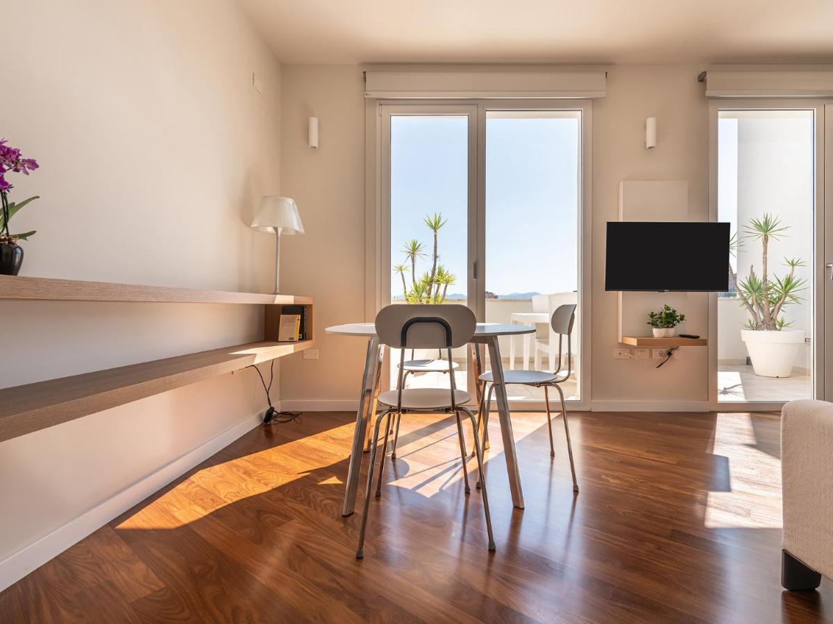 Penthouse Center Apartment Cagliari Bagian luar foto