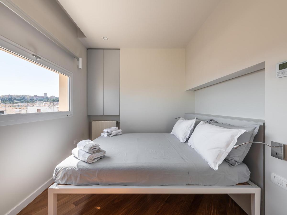 Penthouse Center Apartment Cagliari Bagian luar foto