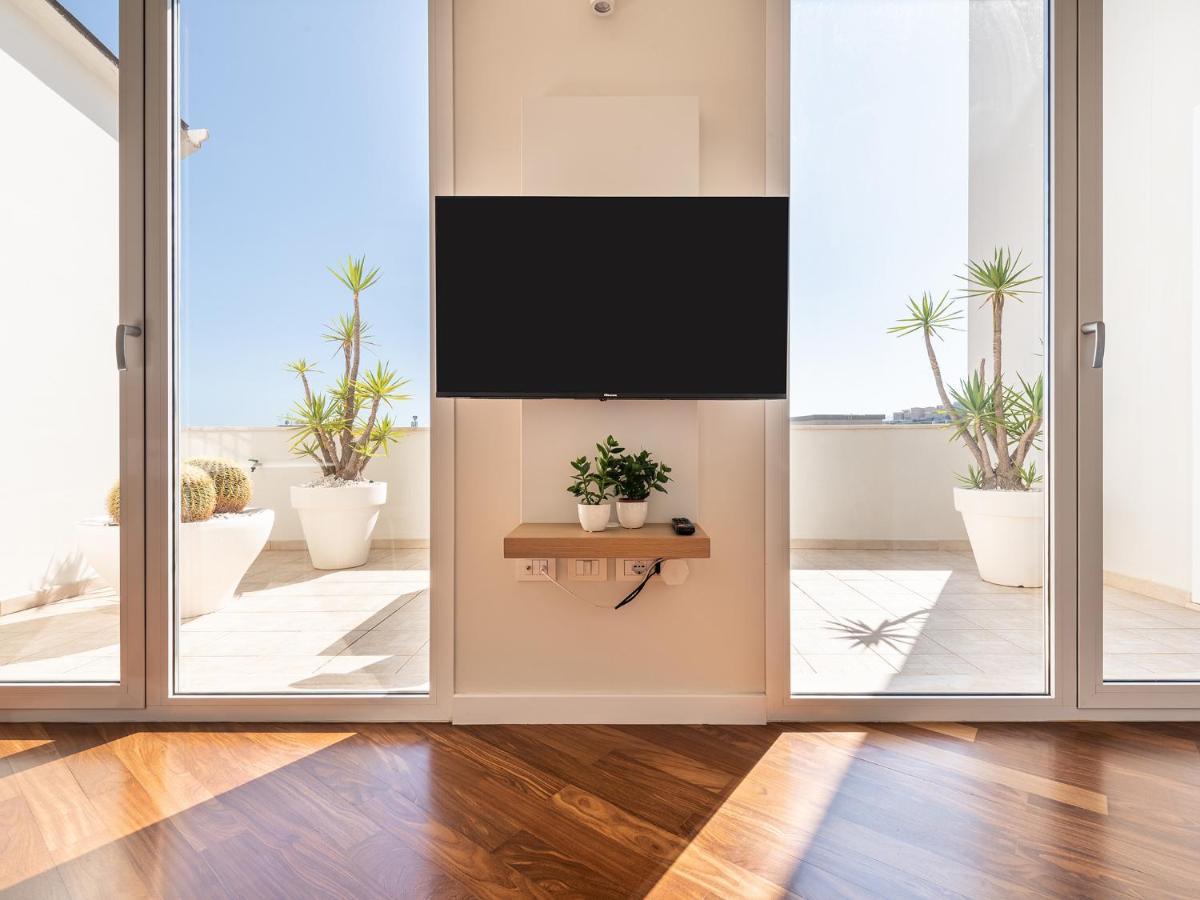 Penthouse Center Apartment Cagliari Bagian luar foto