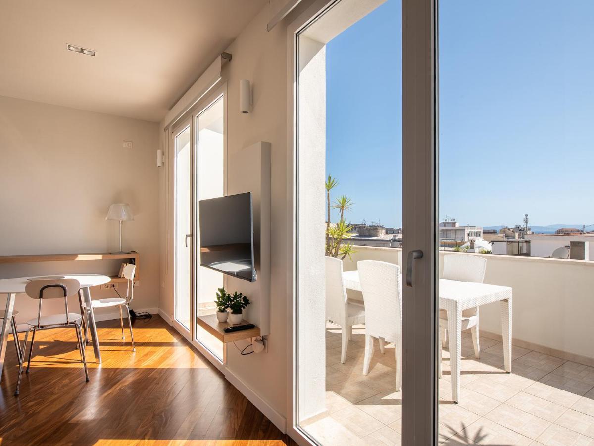 Penthouse Center Apartment Cagliari Bagian luar foto