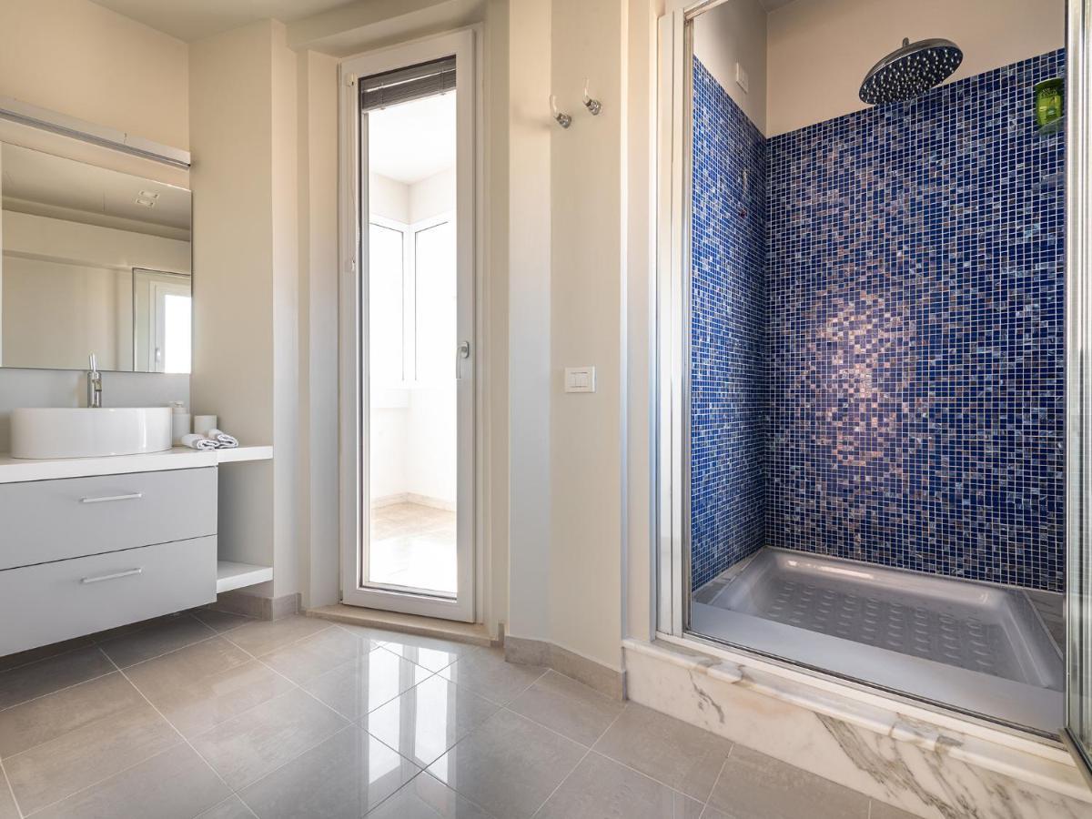 Penthouse Center Apartment Cagliari Bagian luar foto